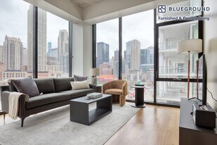 676 N La Salle Dr in Chicago, IL - Building Photo