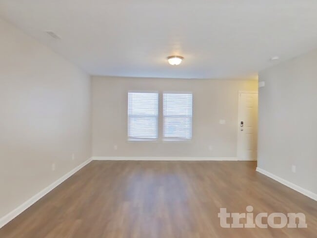 2419 Pinebark Dr, Unit 101 in Indianapolis, IN - Building Photo - Building Photo