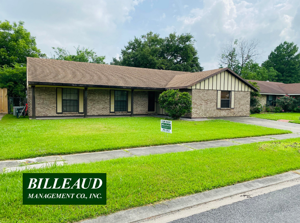 219 Crystal Ln in Lafayette, LA - Building Photo