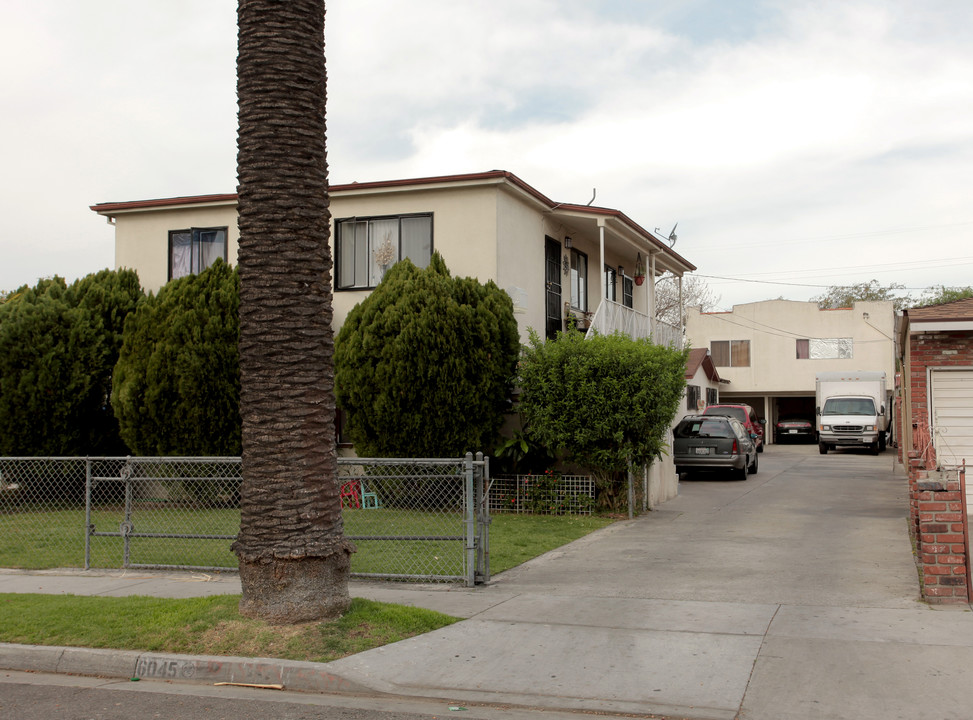 6045 Mayflower Ave in Maywood, CA - Building Photo