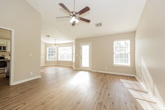 106 Lyndhurst Dr in La Vergne, TN - Building Photo - Building Photo