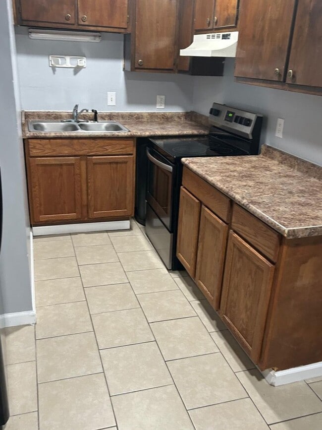 5741 Aftonshire Dr in Fayetteville, NC - Foto de edificio - Building Photo