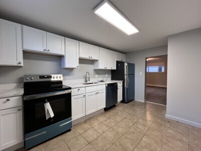 19 Byron Rd, Unit 2 BED New Fridge Oven in Ashland, MA - Building Photo