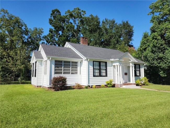 2408 Dauphin St in Mobile, AL - Building Photo - Building Photo