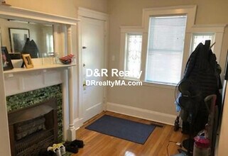 92 Powder House Blvd in Somerville, MA - Building Photo - Building Photo
