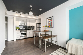 101 Champagne Ave S in Ottawa, ON - Building Photo - Building Photo