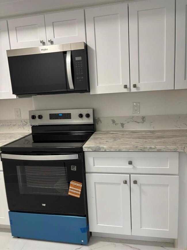 18840 NW 57th Ave in Hialeah, FL - Building Photo - Building Photo