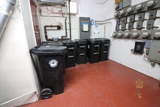 202 St Paul St, Unit 12 in Brookline, MA - Foto de edificio - Building Photo