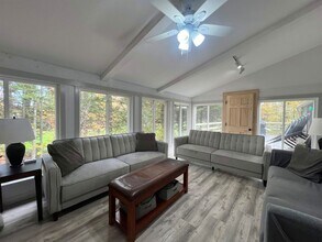 112 Greensward Dr in Grantham, NH - Foto de edificio - Building Photo