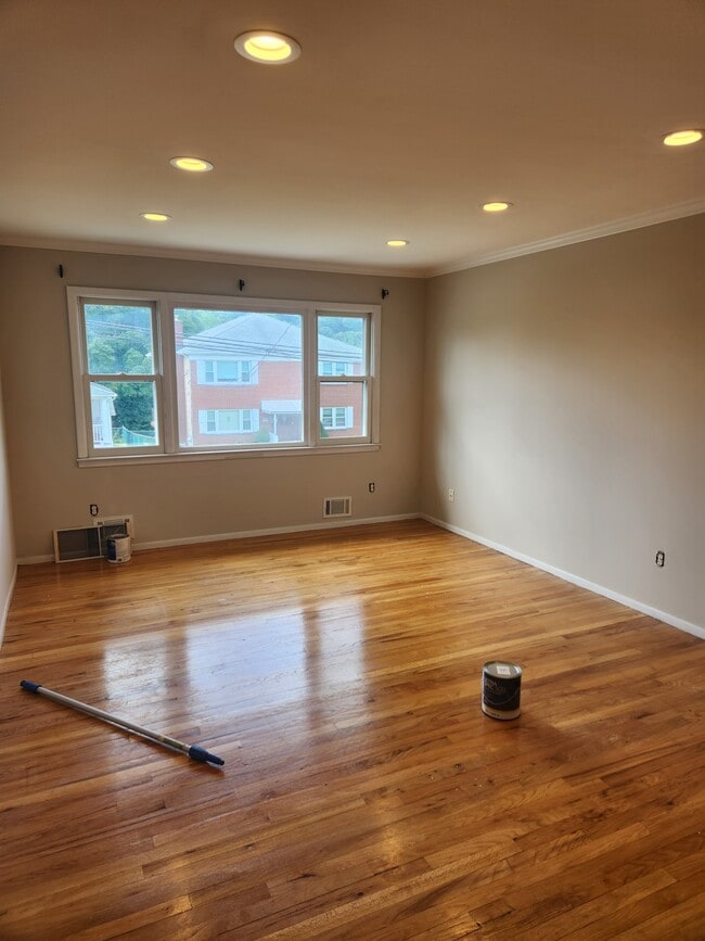 250 Columbus Ave, Unit Second Floor in Harrison, NY - Building Photo - Building Photo