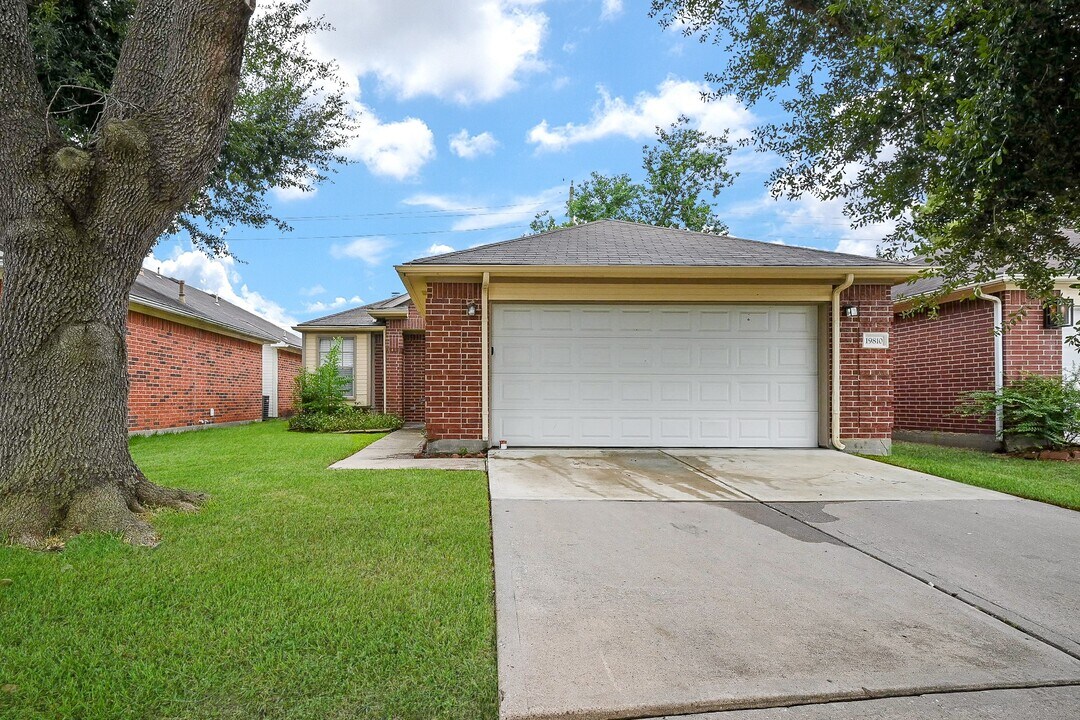 19810 Laurel Trail Dr in Cypress, TX - Building Photo