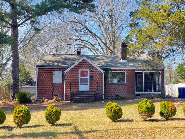 115 Estes Dr in Carrboro, NC - Building Photo - Building Photo