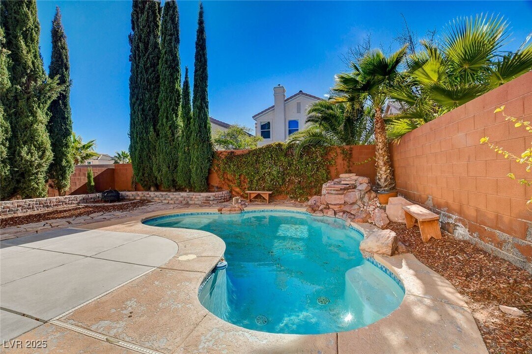 10261 Gaeta Pl in Las Vegas, NV - Building Photo