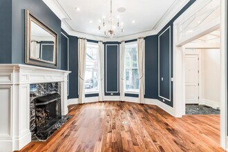 118 W Chestnut St in Chicago, IL - Building Photo - Building Photo