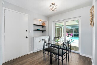 4502 Parrot Ave in Naples, FL - Foto de edificio - Building Photo