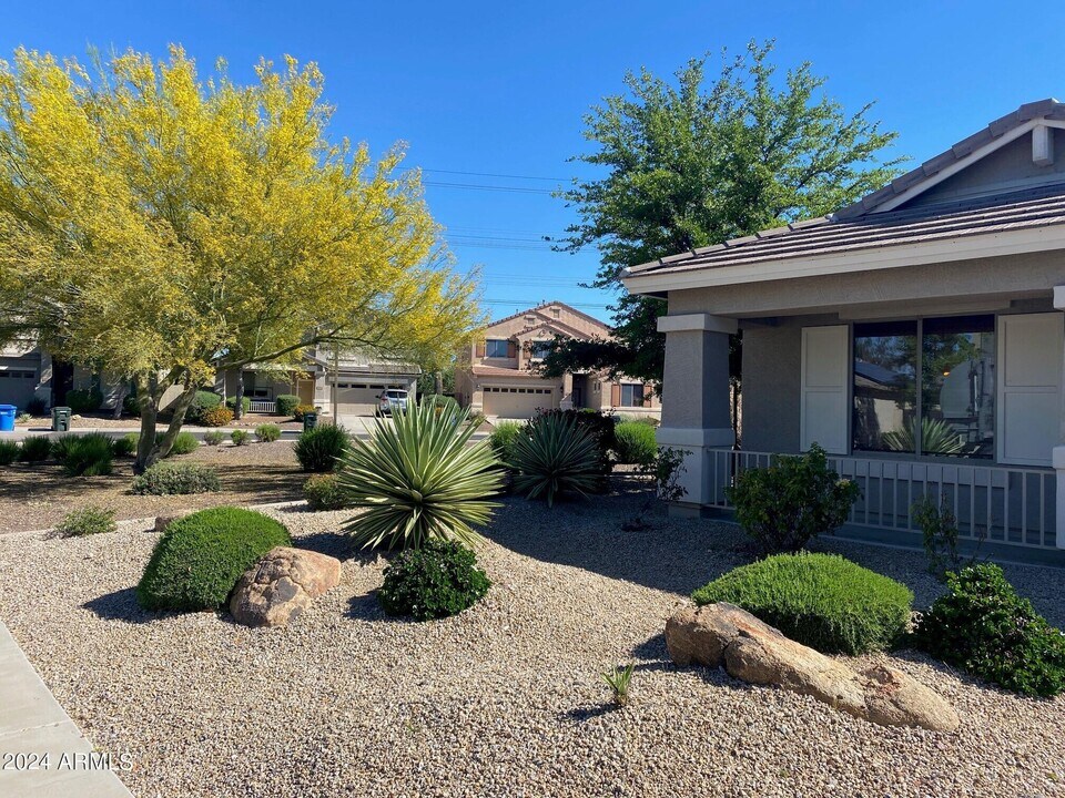 2812 E Questa Dr in Phoenix, AZ - Building Photo