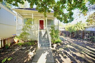106 Redwood Ave in Corte Madera, CA - Building Photo - Building Photo