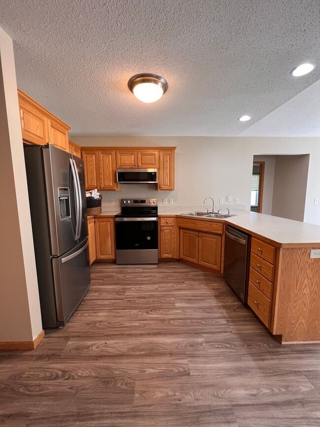 property at 938 E 6th St