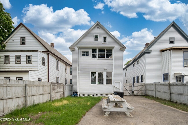 property at 22 Swan St