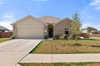 300 Colthorpe Ln in Hutto, TX - Building Photo - Building Photo