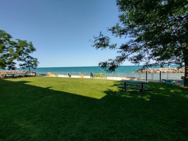 1216 W Jarvis Ave in Chicago, IL - Building Photo - Building Photo