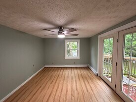 25 Beech St, Unit 2 in Gardiner, ME - Building Photo