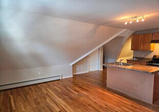 674 Main St in Branford, CT - Foto de edificio - Building Photo