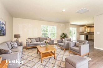 141 Preston Oaks Dr in King, NC - Building Photo - Building Photo