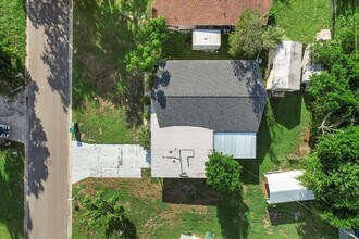 1104 W Hillcrest Dr in Cocoa, FL - Building Photo - Building Photo