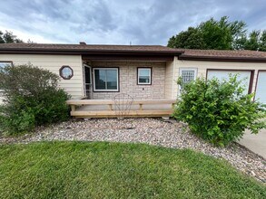 5001 E Linden Ln in Sioux Falls, SD - Building Photo - Building Photo