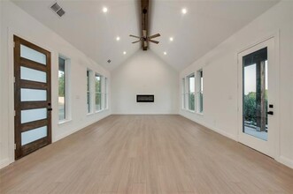 1203 Chapel Dr in Rockwall, TX - Foto de edificio - Building Photo