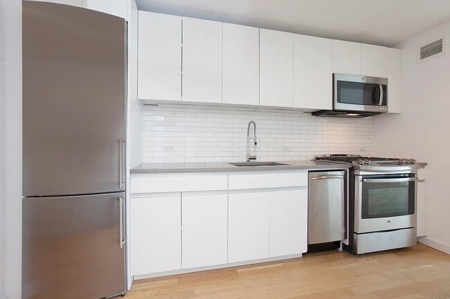 331 E Houston St in New York, NY - Foto de edificio - Building Photo