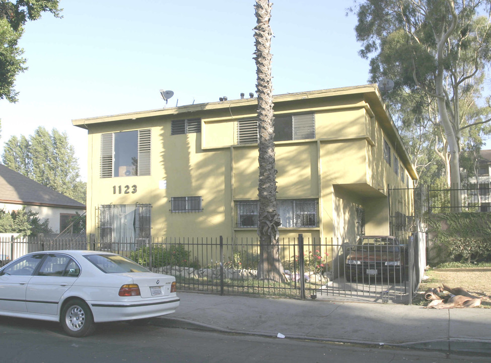 1123 W. 37th Dr in Los Angeles, CA - Building Photo