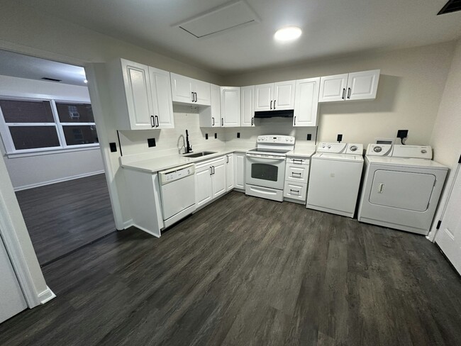 6128 Red Bank Rd in Cincinnati, OH - Building Photo - Building Photo