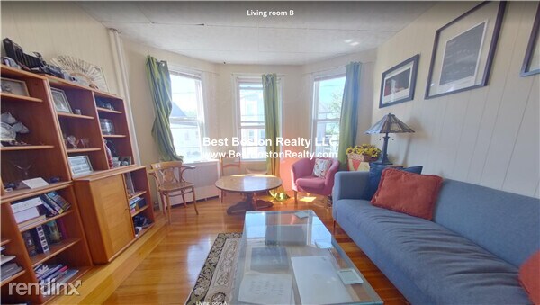 82 Concord Ave, Unit 2 in Somerville, MA - Foto de edificio - Building Photo