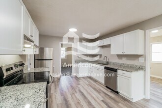 1028 Randolph St in Leavenworth, KS - Foto de edificio - Building Photo