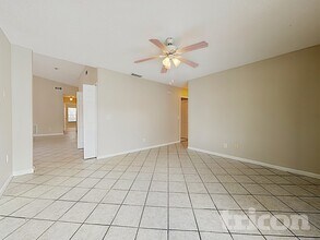 10503 Willowbrae Dr, Unit 1126 9th St NW Unit 602 - Unit 3 in Tampa, FL - Foto de edificio - Building Photo