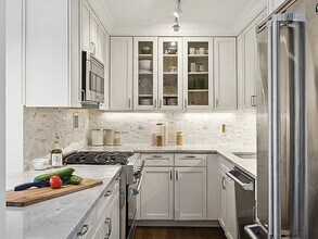 575 Main St in New York, NY - Building Photo - Building Photo