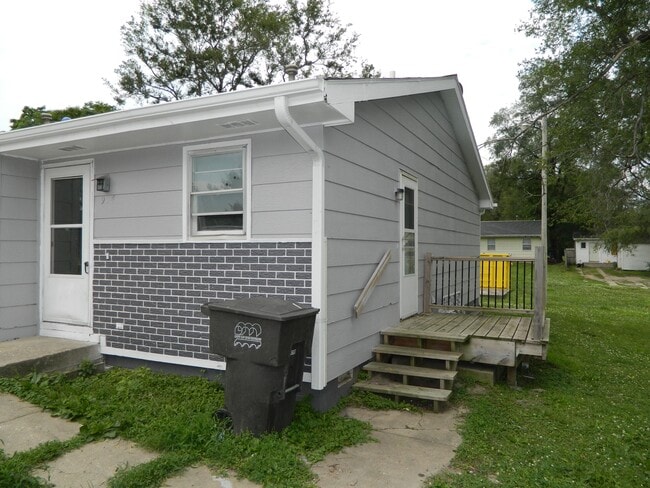 property at 904 SE 10th St