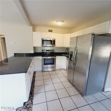 1858 Hanson St in Ft. Myers, FL - Foto de edificio - Building Photo