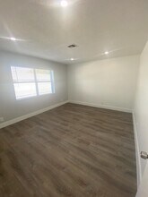 La Siesta Apartments I LLC in Fort Lauderdale, FL - Building Photo - Building Photo