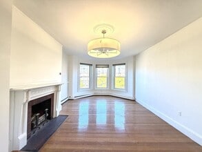 218 Newbury St, Unit 3 in Boston, MA - Foto de edificio - Building Photo