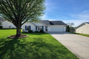 902 Veryfine Dr in Fountain Inn, SC - Building Photo