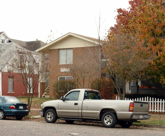 737 10th Ave in Huntington, WV - Building Photo - Building Photo