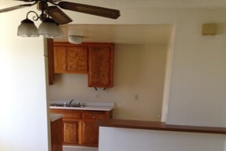 Bonnie's Garden Apartments in La Habra, CA - Foto de edificio - Building Photo