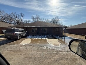 511 NE 6th St in Perkins, OK - Building Photo - Building Photo
