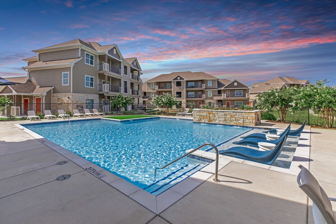 Village at Pepper Creek Apartments in Temple, TX - Foto de edificio