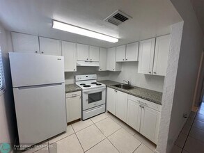 6001 NW 7th St in Margate, FL - Building Photo - Building Photo