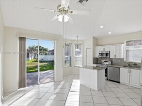 865 NW 132nd Ave in Pembroke Pines, FL - Building Photo - Building Photo