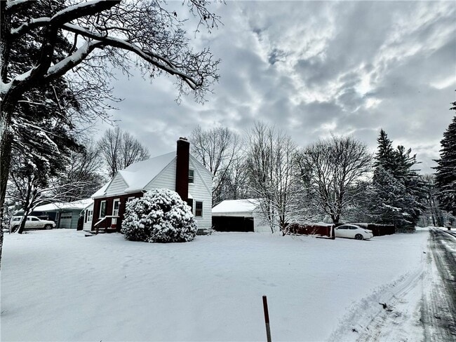 153 Holmes Rd in Rochester, NY - Building Photo - Building Photo